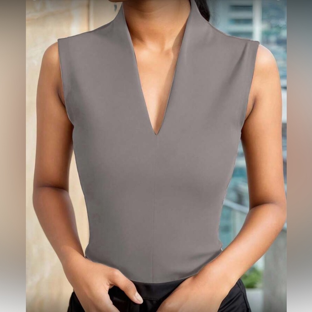 Elegant Gray Sleeveless Top